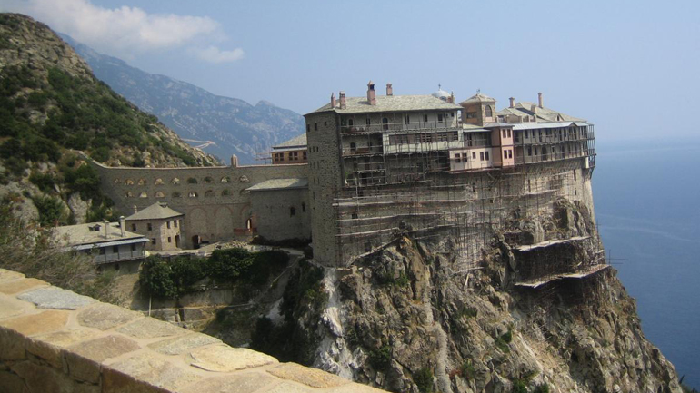 Μοναχός του Αγίου Όρους βρέθηκε θετικός στον κορωνοϊό – Νοσηλεύεται στο ΑΧΕΠΑ